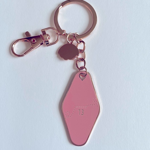 Taylor Swift Getaway Car Rose Gold Keychain - Picture 2 of 2